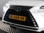 Lexus NX 300h AWD Luxury Line Parelmoer wit! (Afn. Trekhaak / Pano / ACC / Navi / Carplay)
