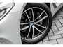 BMW 5-Serie 530e iPerformance High Executive 252Pk | Rondomzichtcamera | Head-up Display | Glazen schuifkanteldak | Stoelverwarming en ventilatie | Uitwijk assistent |18:LMV