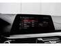 BMW 5-Serie 530e iPerformance High Executive 252Pk | Rondomzichtcamera | Head-up Display | Glazen schuifkanteldak | Stoelverwarming en ventilatie | Uitwijk assistent |18:LMV