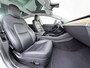 Tesla Model 3 SR+ 325PK Trekhaak LFP-Accu AutoPilot Leer Pano-Dak Adaptive Cruise Lmv 18" Camera's Elektr.-Stuur+Stoelen+Spiegels+Geheugen+Easy-Entry+Verwarmde stoelen Park assistent Pdc WIFI Ecc Lane-Assist Speed-Assist SOH 92% Ecc Navi Led DAB Voorverwarmen interieur via App Keyless One-Pedal-Drive 1.000KG Trekgewicht 1e Eigenaar Origineel Nederlandse Auto Fabrieksgarantie op Accu en Motor tot 14-12-2028/160.000km