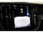 Volvo XC60 T6 Plug-in hybrid Plus Black Edition | Stoel+Stuurverwarming | Camera | Panoramadak | 21 Inch