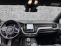 Volvo XC60 2.0 B5 Ultimate Dark | Bowers Wilkins Audio | 360 Graden Camera | Luchtvering | Trekhaak | Gelamineerd Glas | Panoramadak | Head-up Display | Sportstoelen | Keyless Entry | Navigatie | Apple Carplay | Android Auto