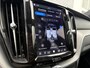 Volvo XC60 2.0 B5 Ultimate Dark | Bowers Wilkins Audio | 360 Graden Camera | Luchtvering | Trekhaak | Gelamineerd Glas | Panoramadak | Head-up Display | Sportstoelen | Keyless Entry | Navigatie | Apple Carplay | Android Auto