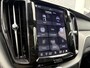 Volvo XC60 2.0 B5 Ultimate Dark | Bowers Wilkins Audio | 360 Graden Camera | Luchtvering | Trekhaak | Gelamineerd Glas | Panoramadak | Head-up Display | Sportstoelen | Keyless Entry | Navigatie | Apple Carplay | Android Auto