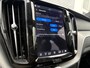 Volvo XC60 2.0 B5 Ultimate Dark | Bowers Wilkins Audio | 360 Graden Camera | Luchtvering | Trekhaak | Gelamineerd Glas | Panoramadak | Head-up Display | Sportstoelen | Keyless Entry | Navigatie | Apple Carplay | Android Auto