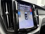 Volvo XC60 2.0 B5 Ultimate Dark | Bowers Wilkins Audio | 360 Graden Camera | Luchtvering | Trekhaak | Gelamineerd Glas | Panoramadak | Head-up Display | Sportstoelen | Keyless Entry | Navigatie | Apple Carplay | Android Auto