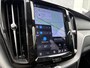Volvo XC60 2.0 B5 Ultimate Dark | Bowers Wilkins Audio | 360 Graden Camera | Luchtvering | Trekhaak | Gelamineerd Glas | Panoramadak | Head-up Display | Sportstoelen | Keyless Entry | Navigatie | Apple Carplay | Android Auto