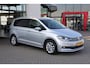 Volkswagen Touran 1.8 TSI Highline 180PK / 132kW DSG, Nieuw door ons geleverd en onderhouden, 2-zone climatronic, lichtmetalen velgen, parkeersensoren voor en achter (pdc), adaptieve cruise control (acc), elektrisch verstel-, verwarm- en inklapbare buitenspiegels (spiegel pakket), Bearlock antidiefstal slot & diefstalalarm, keyless start, trekhaak, multifunctioneel lederen stuurwiel, elektrische achterklep etc.