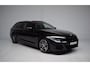 BMW 5-Serie Touring 530e xDrive M-SPORT PANORAMADAK / HARMAN-KARDON LEER / HEAD-UP / FACELIFT / CARPLAY / DEALER-ONDERHOUDEN