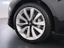 Tesla Model 3 SR+ 325PK Trekhaak Lmv 19" AutoPilot Leer Pano-Dak Adaptive Cruise Camera's Elektr.-Stuur+Stoelen+Spiegels+Geheugen+Easy-Entry+Verwarmde stoelen Park assistent Pdc WIFI Ecc Lane-Assist Speed-Assist SOH 84% Ecc Navi Led DAB Voorverwarmen interieur via App Keyless One-Pedal-Drive 1e Eigenaar Origineel Nederlandse Auto 1.584kg licht!