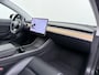 Tesla Model 3 SR+ 325PK Trekhaak Lmv 19" AutoPilot Leer Pano-Dak Adaptive Cruise Camera's Elektr.-Stuur+Stoelen+Spiegels+Geheugen+Easy-Entry+Verwarmde stoelen Park assistent Pdc WIFI Ecc Lane-Assist Speed-Assist SOH 84% Ecc Navi Led DAB Voorverwarmen interieur via App Keyless One-Pedal-Drive 1e Eigenaar Origineel Nederlandse Auto 1.584kg licht!