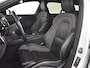 Volvo V60 2.0 T8 Recharge AWD R-Design 390Pk | Trekhaak | Achteruitrijcamera | Apple carplay Android Auto | Stoel/stuurverwarming | 19"LMV