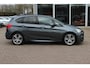 BMW 2-Serie Active Tourer 225i M Sport / Trekhaak / Panoramadak / Camera / Head-up / Harman Kardon / Keyless / 18'' / Alcantara / Navigatie / LED Koplampen / DAB / Stoelverwarming / Cruise Control