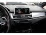 BMW 2-Serie Active Tourer 225i M Sport / Trekhaak / Panoramadak / Camera / Head-up / Harman Kardon / Keyless / 18'' / Alcantara / Navigatie / LED Koplampen / DAB / Stoelverwarming / Cruise Control