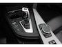 BMW 4-Serie Cabrio 420i High Executive Ed. M Sport / Camera / Leder / Harman Kardon / Nekverwarming / 19'' / Navigatie / Windscherm / DAB / Stoelverwarming / Cruise Control