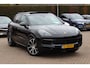 Porsche Cayenne 3.0 E-Hybrid / Panoramadak / Camera / Softclose / Keyless / Carbon intr. / Luchtvering / 21'' / Bose / Sfeerverlichting / Adaptieve stoelen / Stoelventilatie / Stoelverwarming 4x / Sportchrono / Dodehoek