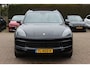 Porsche Cayenne 3.0 E-Hybrid / Panoramadak / Camera / Softclose / Keyless / Carbon intr. / Luchtvering / 21'' / Bose / Sfeerverlichting / Adaptieve stoelen / Stoelventilatie / Stoelverwarming 4x / Sportchrono / Dodehoek