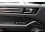 Porsche Cayenne 3.0 E-Hybrid / Panoramadak / Camera / Softclose / Keyless / Carbon intr. / Luchtvering / 21'' / Bose / Sfeerverlichting / Adaptieve stoelen / Stoelventilatie / Stoelverwarming 4x / Sportchrono / Dodehoek