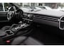 Porsche Cayenne 3.0 E-Hybrid / Panoramadak / Camera / Softclose / Keyless / Carbon intr. / Luchtvering / 21'' / Bose / Sfeerverlichting / Adaptieve stoelen / Stoelventilatie / Stoelverwarming 4x / Sportchrono / Dodehoek