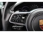 Porsche Cayenne 3.0 E-Hybrid / Panoramadak / Camera / Softclose / Keyless / Carbon intr. / Luchtvering / 21'' / Bose / Sfeerverlichting / Adaptieve stoelen / Stoelventilatie / Stoelverwarming 4x / Sportchrono / Dodehoek