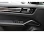 Porsche Cayenne Coupé 3.0 E-Hybrid 51.833 km! / Trekhaak / Camera / Lichtgewichtpakket / Carbon intr. / Luchtvering / 22'' / Softclose / Boxe / Sportstoelen / Sportdesign+Chrono / DAB / Stoelverwarming / Cruise Control