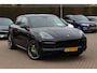 Porsche Cayenne Coupé 3.0 E-Hybrid 51.833 km! / Trekhaak / Camera / Lichtgewichtpakket / Carbon intr. / Luchtvering / 22'' / Softclose / Boxe / Sportstoelen / Sportdesign+Chrono / DAB / Stoelverwarming / Cruise Control
