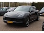 Porsche Cayenne Coupé 3.0 E-Hybrid 51.833 km! / Trekhaak / Camera / Lichtgewichtpakket / Carbon intr. / Luchtvering / 22'' / Softclose / Boxe / Sportstoelen / Sportdesign+Chrono / DAB / Stoelverwarming / Cruise Control