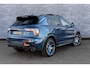 Lynk & Co 01 1.5 Plug-in Hybrid | Elegante SUV met 1.800 kg trekvermogen | Afneembare trekhaak | Zwarte Hemelbekleding | Elektrisch schuif/kanteldak | 360 Graden Camera | LM velgen 20 inch | Adaptive Cruise Control | Elektrisch bedienbare achterklep | Premium Audio Systeem | Apple Carplay/Android Auto | Stoelverwarming | Achteruitrijcamera | Keyless Entry | Elektrisch verstelbare bestuurderstoel met geheugenfunctie