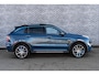 Lynk & Co 01 1.5 Plug-in Hybrid | Elegante SUV met 1.800 kg trekvermogen | Afneembare trekhaak | Zwarte Hemelbekleding | Elektrisch schuif/kanteldak | 360 Graden Camera | LM velgen 20 inch | Adaptive Cruise Control | Elektrisch bedienbare achterklep | Premium Audio Systeem | Apple Carplay/Android Auto | Stoelverwarming | Achteruitrijcamera | Keyless Entry | Elektrisch verstelbare bestuurderstoel met geheugenfunctie