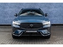 Volvo XC60 2.0 T6 Plug-in hybrid AWD Ultra Black Edition | Facelift | Harman Kardon Audio | 360 Graden Camera | Sportstoelen | Lichtmetalen Velgen 21 inch | Panoramadak | Head-up Display | Keyless Entry | Elektrische Achterklep | Navigatie | Apple Carplay | Android Auto