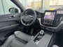 Volvo XC60 2.0 T6 Plug-in hybrid AWD Ultra Black Edition | PHEV | Harman Kardon Audio | 360 Graden Camera | Sportstoelen | Lichtmetalen Velgen 21 inch | Panoramadak | Head-up Display | Keyless Entry | Elektrische Achterklep | Navigatie | Apple Carplay | Android Auto