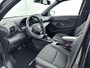 Toyota Yaris Cross 1.5 Hybrid Dynamic | Apple Carplay / Android Auto | Stoel-/stuurverwarming | Verwarmbare voorruit | Parkeersensoren voor/achter | Adaptive Cruise | Full LED | Keyless | Clima | Camera | 17 inch