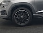 Skoda Karoq 1.5 TSI ACT Sportline Business FACELIFT MODEL DSG 150pk | Adaptive Cruise | Camera | Matrix LED | RS Sportstoelen Verwarmd | 18"L.M | Adaptive Onderstel | Keyless | Sfeerverlichting | Apple Carplay | Virtual | Navigatie | DAB |