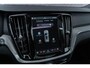 Volvo V60 2.0 T6 Plug-in hybrid AWD Ultra Dark | Google | Long Range | Schuif-/Kanteldak | Adaptieve Cruise Control | DAB | Head-Up Display | Camera | Stoelverwarming Voor + Achter | Harman Kardon Audio | Getint Glas | Zitverlenging | Elek. Stoelen | Memory | 19" LM