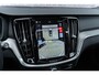 Volvo V60 2.0 T6 Plug-in hybrid AWD Ultra Dark | Google | Long Range | Schuif-/Kanteldak | Adaptieve Cruise Control | DAB | Head-Up Display | Camera | Stoelverwarming Voor + Achter | Harman Kardon Audio | Getint Glas | Zitverlenging | Elek. Stoelen | Memory | 19" LM