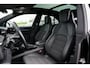 Porsche Macan 100 kWh l Luchtvering | Panorama-dak l  Stuurwielverwarming | 22-inch  wielen | Surround camera's l