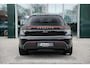 Porsche Macan 100 kWh l Luchtvering | Panorama-dak l  Stuurwielverwarming | 22-inch  wielen | Surround camera's l