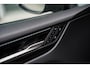 Porsche Macan 100 kWh l Luchtvering | Panorama-dak l  Stuurwielverwarming | 22-inch  wielen | Surround camera's l