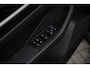 Porsche Macan 100 kWh l Luchtvering | Panorama-dak l  Stuurwielverwarming | 22-inch  wielen | Surround camera's l