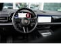 Porsche Macan 100 kWh l Luchtvering | Panorama-dak l  Stuurwielverwarming | 22-inch  wielen | Surround camera's l