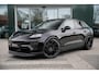 Porsche Macan 100 kWh l Luchtvering | Panorama-dak l  Stuurwielverwarming | 22-inch  wielen | Surround camera's l