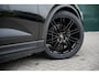 Porsche Macan 100 kWh l Luchtvering | Panorama-dak l  Stuurwielverwarming | 22-inch  wielen | Surround camera's l