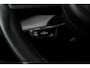 Porsche Macan 100 kWh l Luchtvering | Panorama-dak l  Stuurwielverwarming | 22-inch  wielen | Surround camera's l