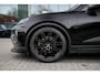 Porsche Macan 100 kWh l Luchtvering | Panorama-dak l  Stuurwielverwarming | 22-inch  wielen | Surround camera's l