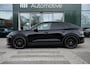 Porsche Macan 100 kWh l Luchtvering | Panorama-dak l  Stuurwielverwarming | 22-inch  wielen | Surround camera's l
