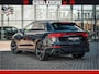 Audi RS Q8 RSQ8 BLACK OPS | 600PK 4.0 V8 TFSI QUATTRO | HUD | 4 WIELBESTURING | 23 INCH AUDI SPORT WHEELS | RS BEKLEDING ZWART | PANO | SOFTCLOSE | NIEUW PRIJS €274423,- BANG & OLUFSEN | PANORAMA DAK | De Lamborghini Urus en Audi RS Q8 zijn beide supersnelle SUV's met dezelfde basis (4.0L V8 twin-turbo motor van de VW Group)