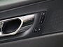 Volvo XC60 2.0 T8 Twin Engine AWD Momentum [SCHUIFKANTELDAK, APPLE CARPLAY, ANDROID, ELEKTRISCH VERSTELBARE STOELEN, STUURVERWARMING, STOELVERWARMING, VOL LEDER, CRUISE, CLIMATE, NIEUWSTAAT]
