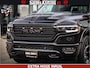 Dodge Ram 1500 LIMITED NIGHT | 5.7 V8 HEMI | HUD | MWK | LUCHTVERING | EERSTE EIGENAAR | BOM VOL ALLE OPTIES | CREW CAB DUBBELE CABINE | 5 PERSOONS | DC | 40000 KM | MEEST VOLLE RAM PICK UP |