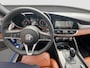 Alfa Romeo Giulia 2.0 T AWD Veloce 280pk | Org. NL | Elek. Stoelen | Stoelverwarming | 19 inch | Achteruitrijcamera | Adaptief demping systeem | Airco (automatisch)