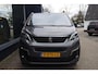 Peugeot e-Traveller 75 kWh Business Long | Allure VIP Uitvoering | Lengte 3 | Vol Opties ! | Lederen Bekleding | Panoramadak | 8-Zitplaatsen | Stoelverwarming| 2x Elektrische Zijschuifdeur | Achterklep | Climate Control | Navigatie | Lichtmetalen Velgen | Slechts 27.400 Km ! |